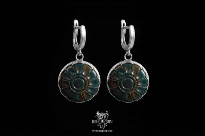 Picture of Lotus Necklace Model A