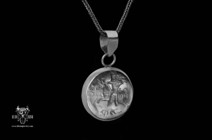 Picture of Shapur on a hunt necklace ( Sasanid necklace)