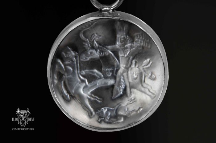Picture of Shapur on a hunt necklace ( Sasanid necklace)