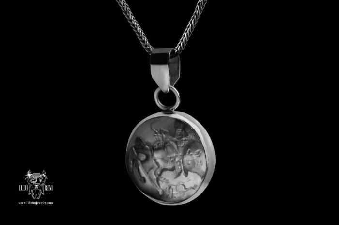 Picture of Shapur on a hunt necklace ( Sasanid necklace)