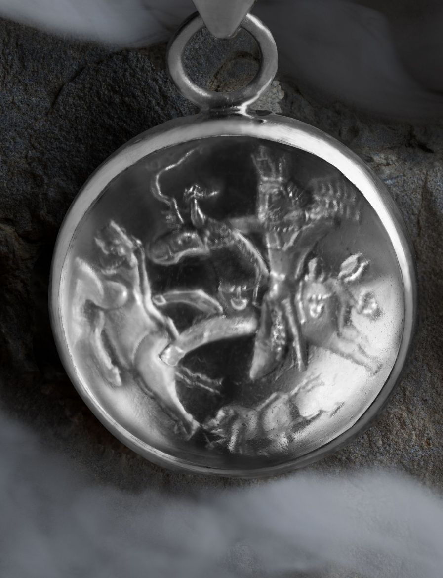 Picture of Shapur on a hunt necklace ( Sasanid necklace)